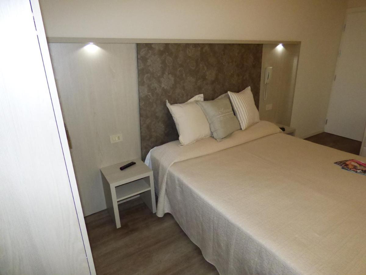 Design Hotel Astra B&B Misano Adriatico Eksteriør bilde